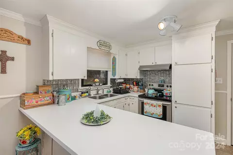 Kitchen - 5231 Hall St, Conover, NC 28613 photo 1 of 3