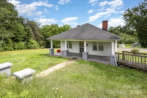 706 D E St E, Newton, NC 28658