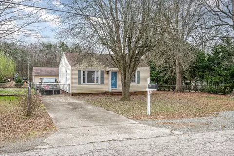 990 Skyway Dr, Kannapolis, NC 28083