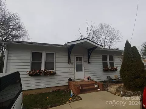 20 Sharptown Rd, Canton, NC 28716