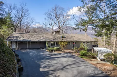 128 Dogwood Ln, Lake Lure, NC 28746
