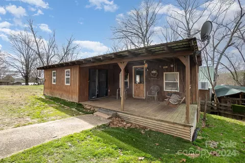 110 Ponder Ln, Love Valley, NC 28625