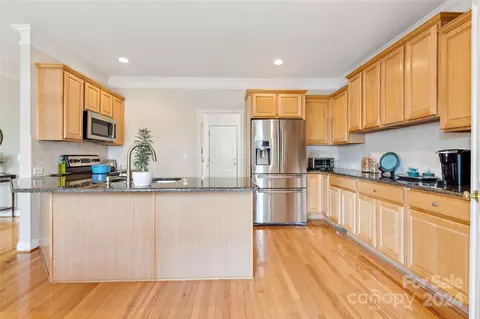 Kitchen - 7263 Willowbrook Dr, Denver, NC 28037 photo 1 of 3