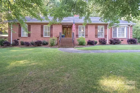 918 Nottingham Dr, Charlotte, NC 28211