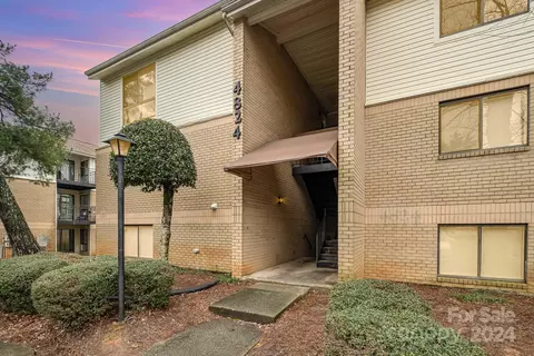4824 Spring Lake Dr, Charlotte, NC 28212