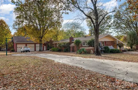 802 Country Land Ct, Monroe, NC 28110