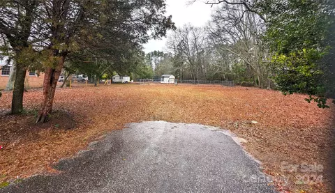 Exterior - 18 S 4th St, Mcbee, SC 29101 photo 6 of 8