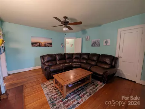 Living - 18 S 4th St, Mcbee, SC 29101 photo 1 of 2