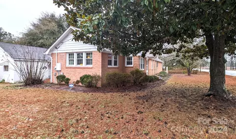 Exterior - 18 S 4th St, Mcbee, SC 29101 photo 3 of 8