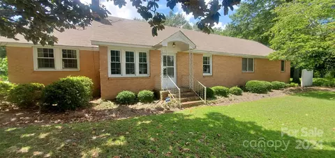 18 S 4th St, Mcbee, SC 29101