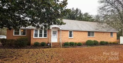 Exterior - 18 S 4th St, Mcbee, SC 29101 photo 2 of 8