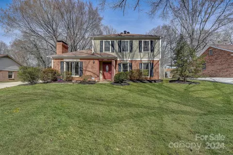 6312 Forest Way Dr, Charlotte, NC 28212