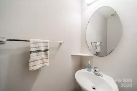 Bath - 3380 Linetender Dr, Davidson, NC 28036 photo 1 of 3