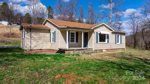 4710 Overland Rd, Lenoir, NC 28645