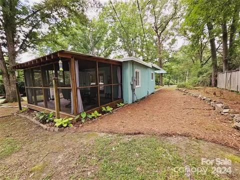 Exterior - 405 N Pine St, Lancaster, SC 29720 photo 6 of 15