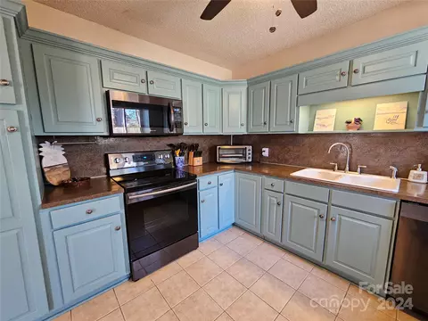 Kitchen - 405 N Pine St, Lancaster, SC 29720 photo 2 of 4