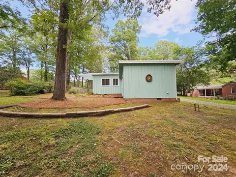 Exterior - 405 N Pine St, Lancaster, SC 29720 photo 14 of 15