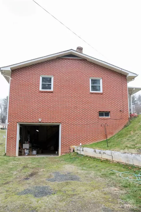 12373 Us Hwy 19 Hwy, Spruce Pine, NC 28777