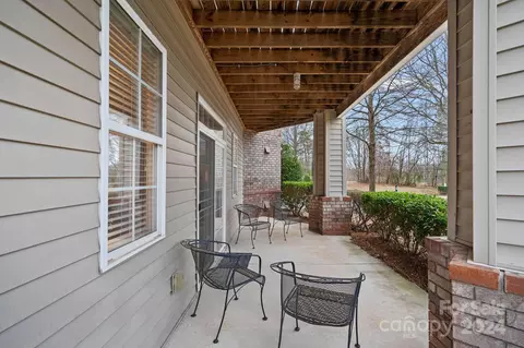Exterior - 8647 Edinburgh Square Dr, Cornelius, NC 28031 photo 2 of 5