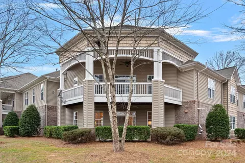 8647 Edinburgh Square Dr, Cornelius, NC 28031