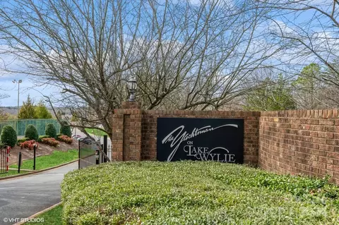 13824 Queens Harbor B Rd #B, Charlotte, NC 28278