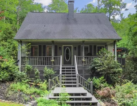 1426 Yadkin Ln, Lenoir, NC 28645