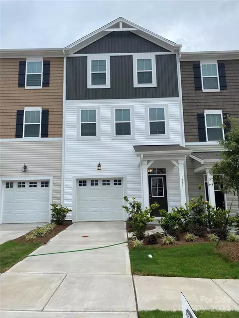 1217 Keydet Dr, Charlotte, NC 28216