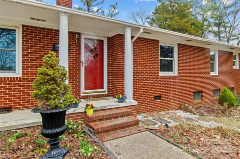 71 E 4th St, Denton, NC 27239