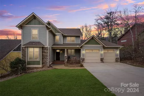 12 Old Bridge Cir, Fairview, NC 28730