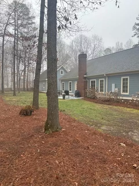 Exterior - 1404 Heather Ln, Monroe, NC 28110 photo 13 of 15