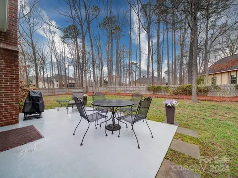 Exterior - 1404 Heather Ln, Monroe, NC 28110 photo 10 of 15