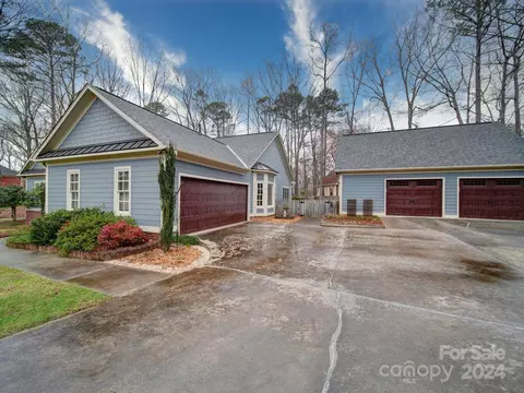 Exterior - 1404 Heather Ln, Monroe, NC 28110 photo 2 of 15