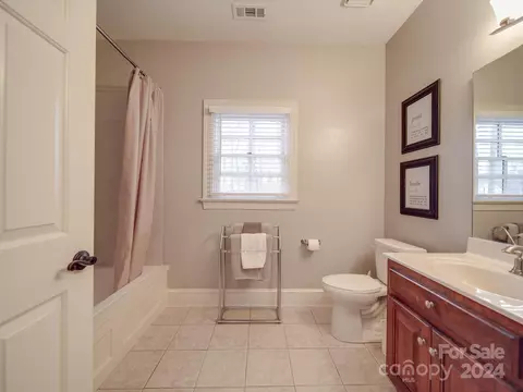 Bath - 1404 Heather Ln, Monroe, NC 28110 photo 4 of 5