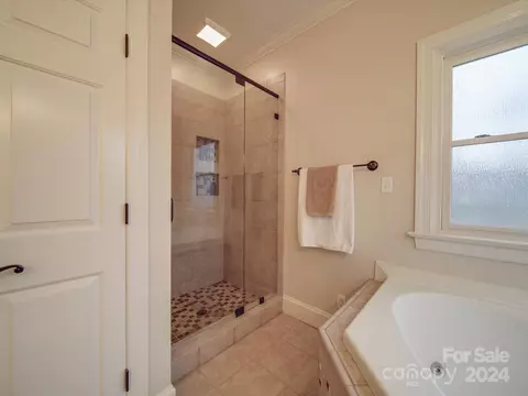 Bath - 1404 Heather Ln, Monroe, NC 28110 photo 2 of 5