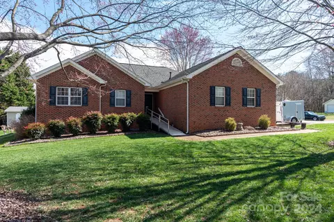 100 N Padali Ct, Mount Holly, NC 28120