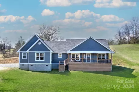 26 Sprouse Town Rd, Weaverville, NC 28787