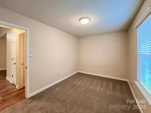 534 River View Dr, Lowell, NC 28098 photo 5