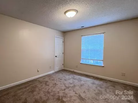 534 River View Dr, Lowell, NC 28098 photo 3