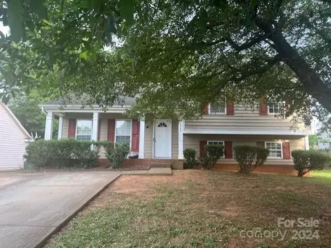 2925 Hosta Dr, Charlotte, NC 28269