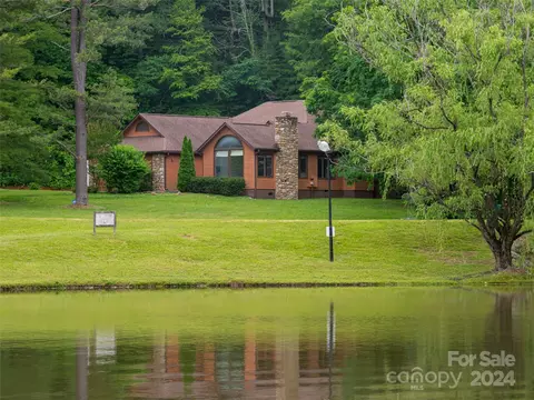 10 Windsong Dr, Fairview, NC 28730