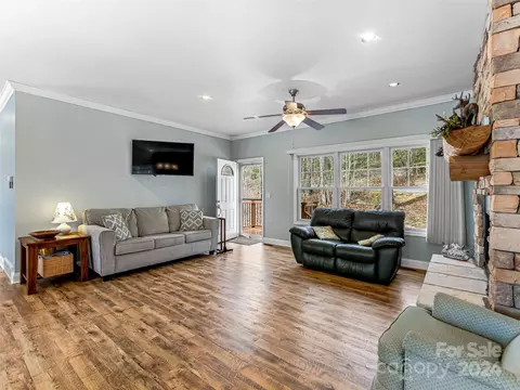 Living - 76 Juniper Ln, Brevard, NC 28712 photo 4 of 6