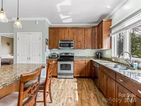 Kitchen - 76 Juniper Ln, Brevard, NC 28712 photo 3 of 4