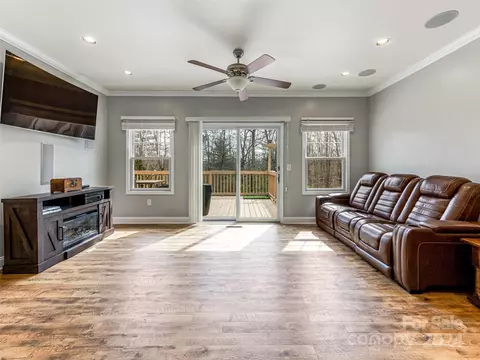 Living - 76 Juniper Ln, Brevard, NC 28712 photo 2 of 6