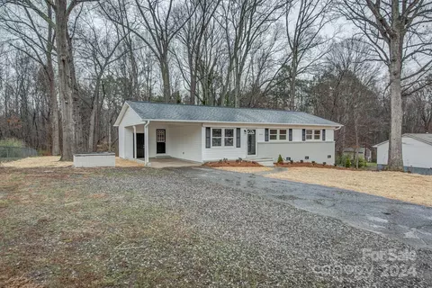 1018 Holly Hills Dr, Gastonia, NC 28052