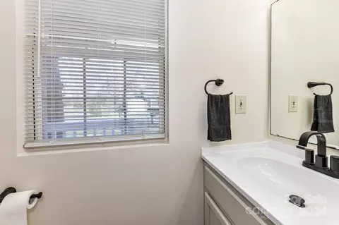 Bath - 1008 Curtis St, Monroe, NC 28112 photo 1 of 3