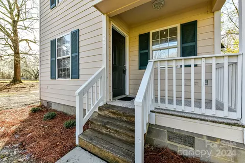 Exterior - 1008 Curtis St, Monroe, NC 28112 photo 4 of 7