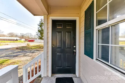 Exterior - 1008 Curtis St, Monroe, NC 28112 photo 5 of 7