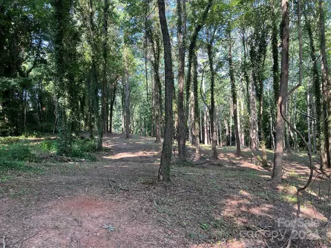 7 Th Se St SE, Hickory, NC 28602