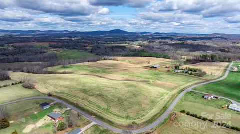 200 Keever Ln, Hiddenite, NC 28636