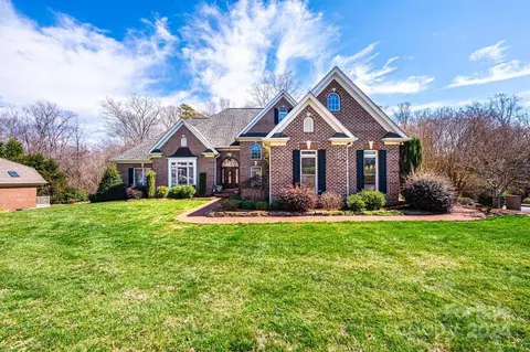 857 10th Avenue Nw Dr NW, Hickory, NC 28601